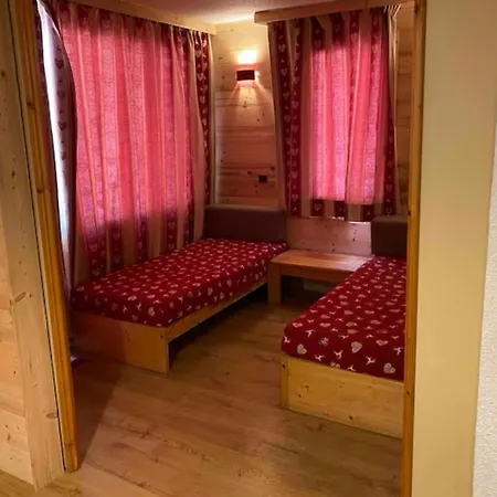 Aux Coches Skis Aux Pieds Apartment *